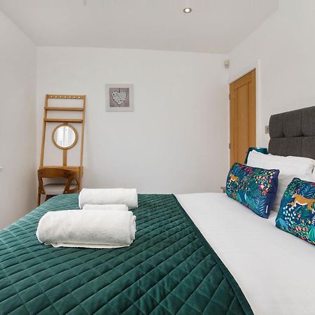 White House Apartments-Free Parking 1 Car Per Apartment Йорк Екстериор снимка