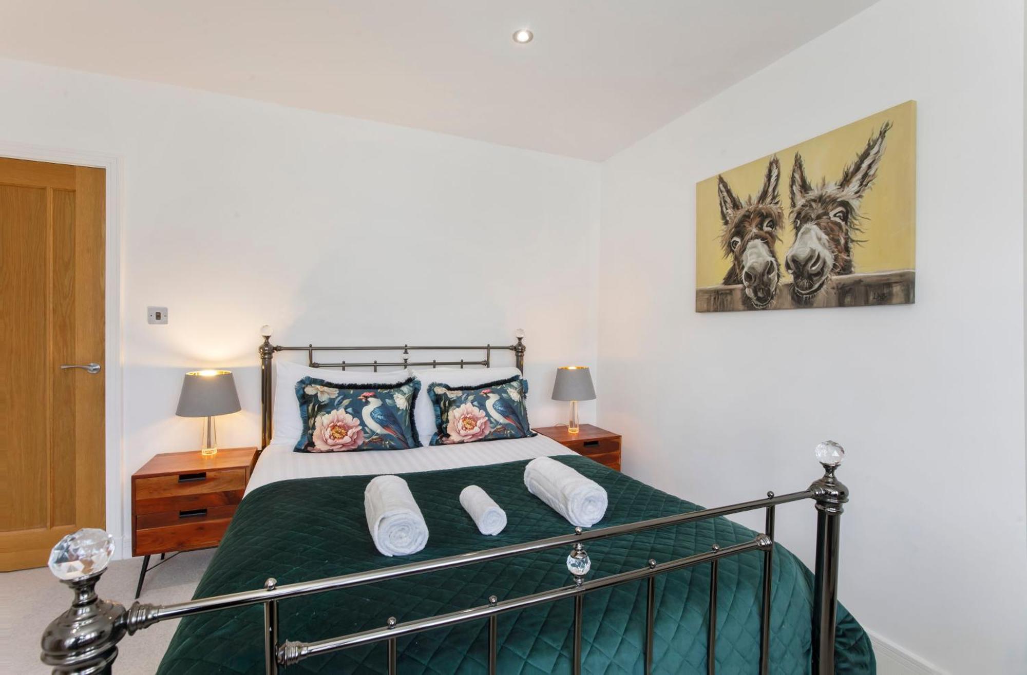 White House Apartments-Free Parking 1 Car Per Apartment Йорк Екстериор снимка