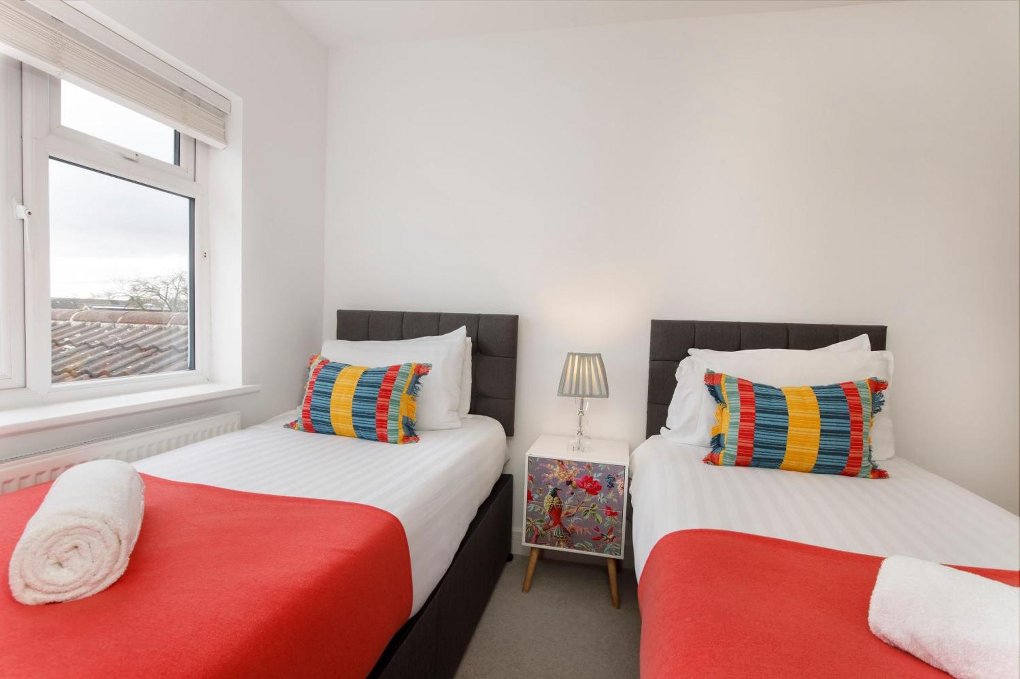 White House Apartments-Free Parking 1 Car Per Apartment Йорк Екстериор снимка