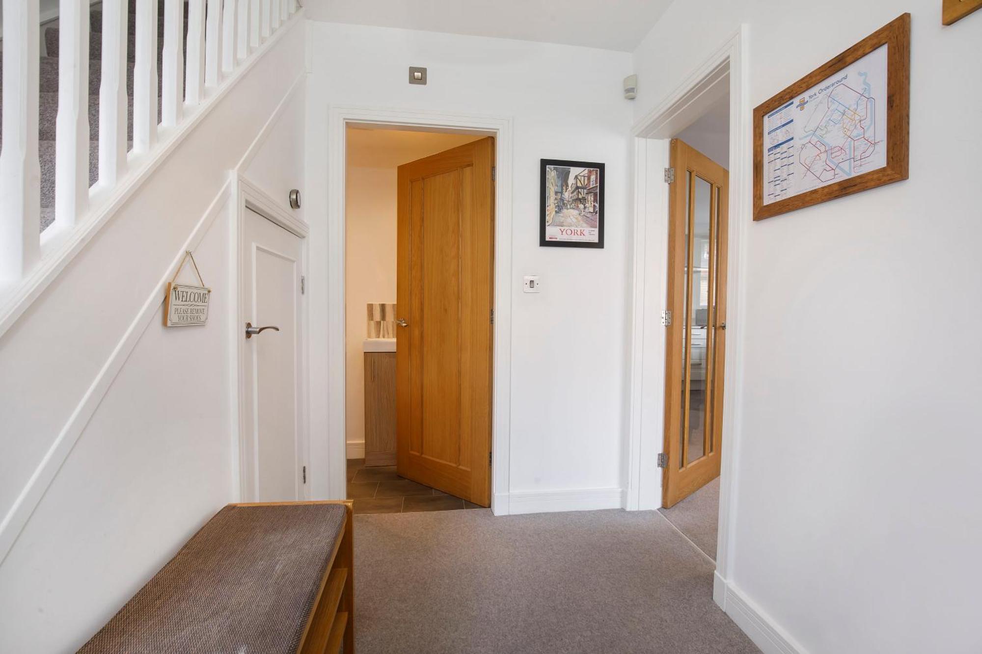 White House Apartments-Free Parking 1 Car Per Apartment Йорк Екстериор снимка