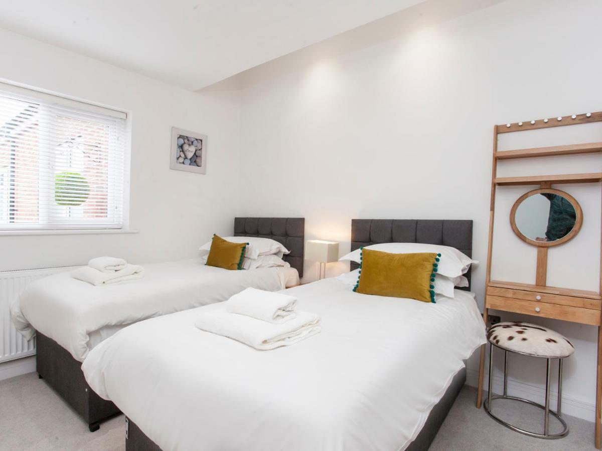 White House Apartments-Free Parking 1 Car Per Apartment Йорк Екстериор снимка