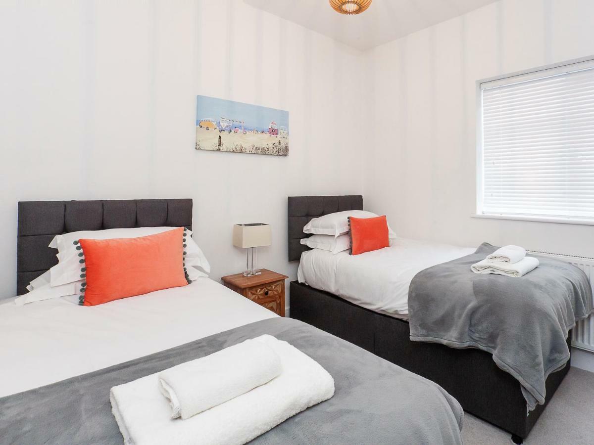 White House Apartments-Free Parking 1 Car Per Apartment Йорк Екстериор снимка