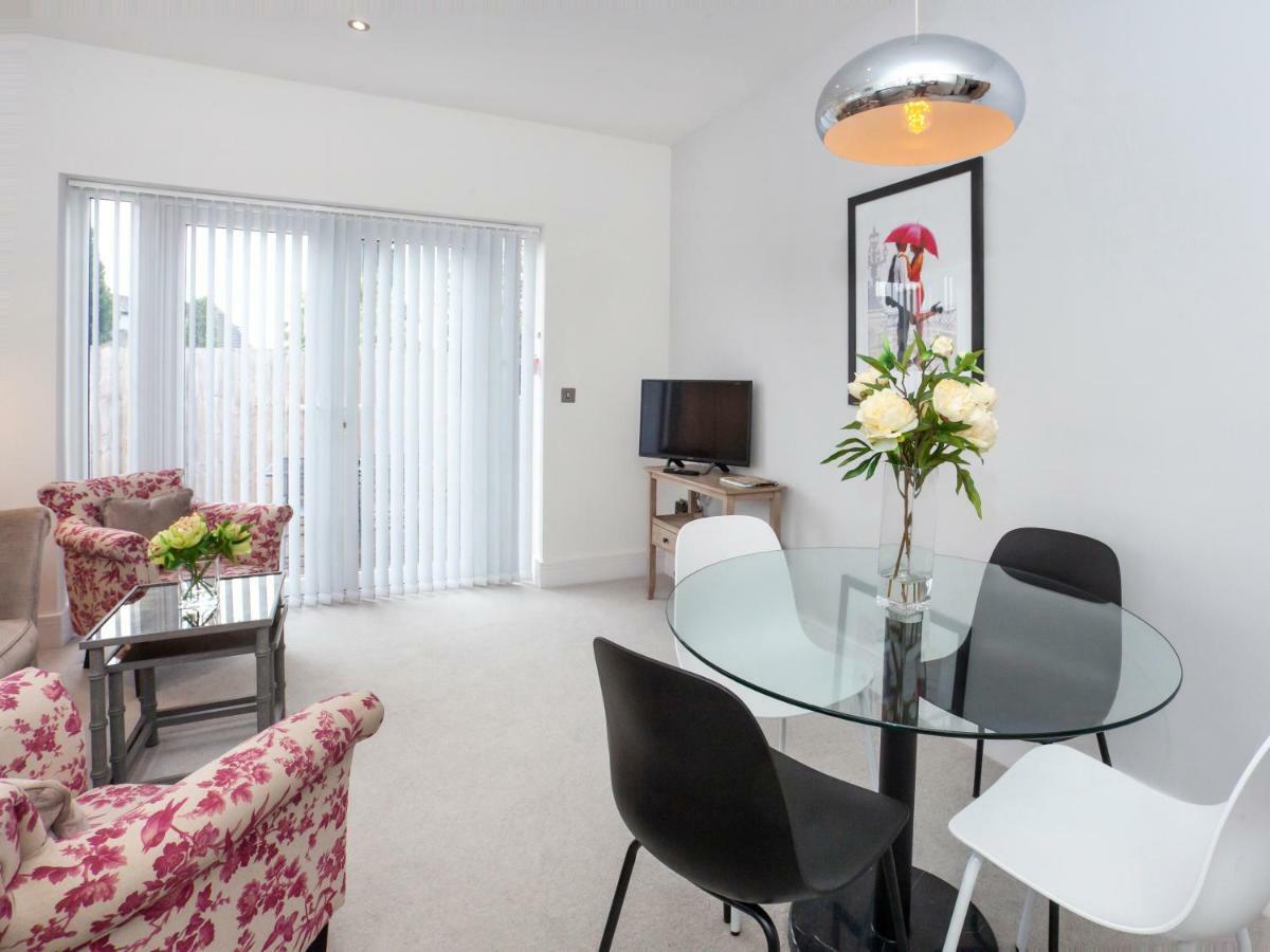 White House Apartments-Free Parking 1 Car Per Apartment Йорк Екстериор снимка