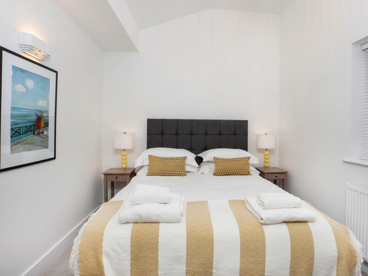 White House Apartments-Free Parking 1 Car Per Apartment Йорк Екстериор снимка